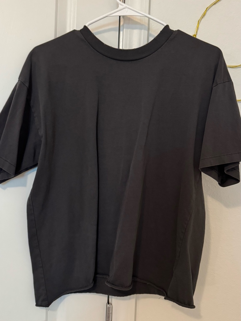 Elwood distressed oversized tee
